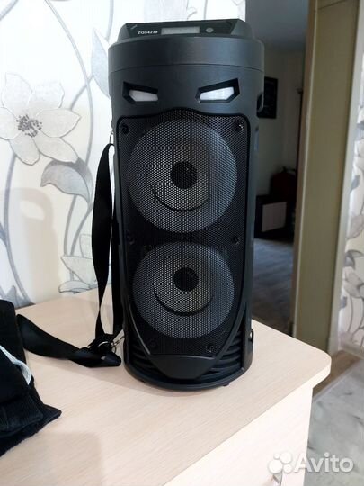 Музыкальная колонка с блютузом и микрофон