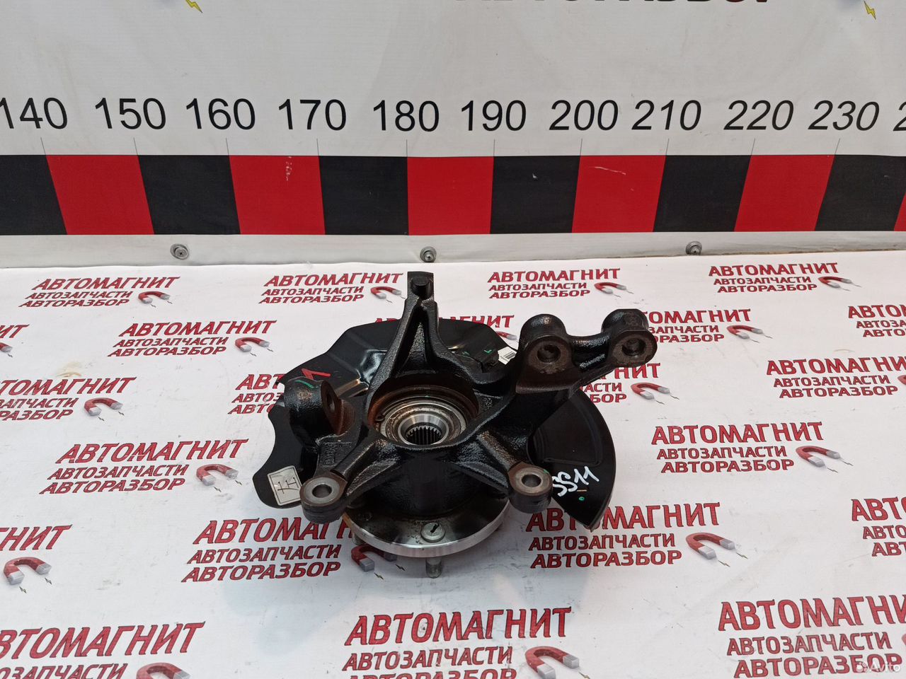 Кулак поворотный левый Джили Эмгранд SS11