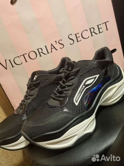 Кроссовки новые Kendall Kylie