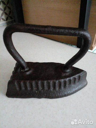 Старый утюг антиквариат