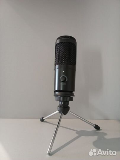 Студийный микрофон