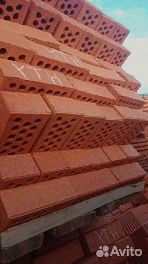 Прочный керамический кирпич