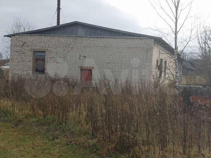 Нежилое здание 307 м² с земельным участком 676 м2