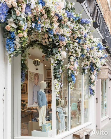 Оформление входной группы и витрин