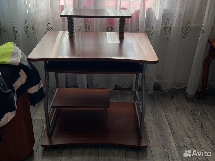 Компьютерный стол