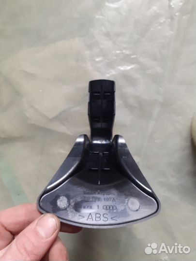 Крышка петли заднего сиденья Фольксваген Поло 2015