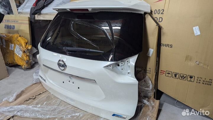 9001AHZ40E, 9001A-HZ40E Nissan Крышка Багажника X