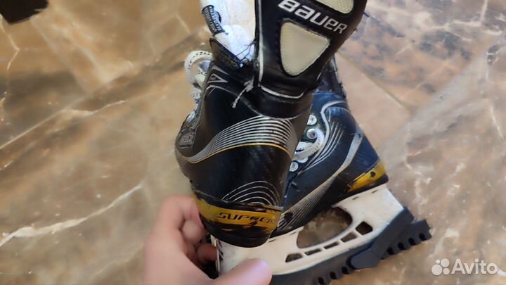 Коньки хоккейные