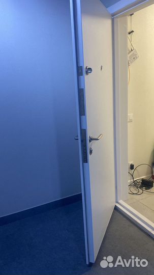 Продам входную дверь бу от застройщика пик