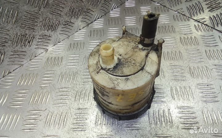 Бачок гура на Volkswagen Transporter T4