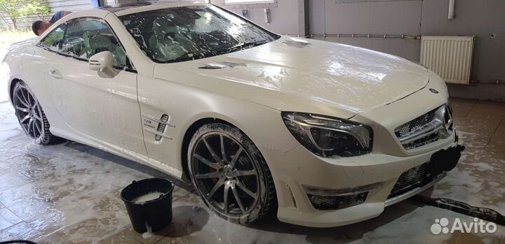 Мойщик автомобилей, детейлер