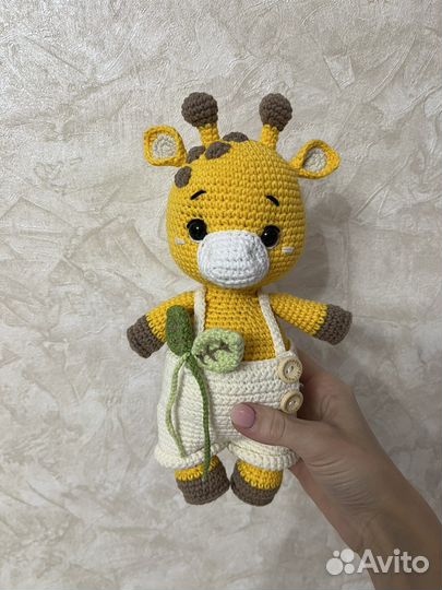 Вязаная игрушка жираф