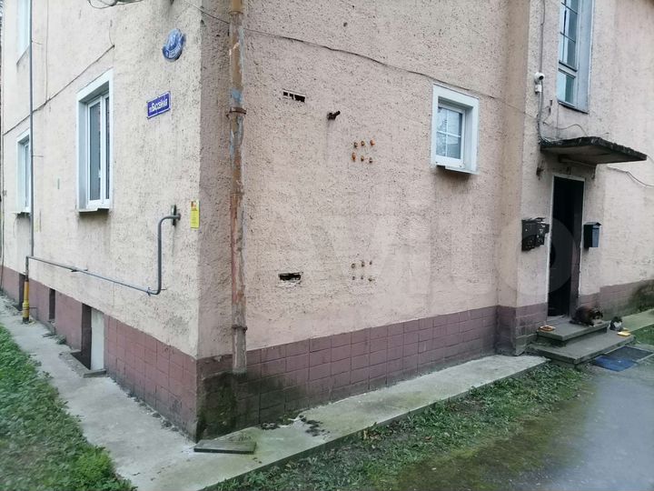 4-к. квартира, 100 м², 1/3 эт.
