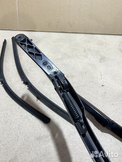 Поводки дворников на Volkswagen Phaeton