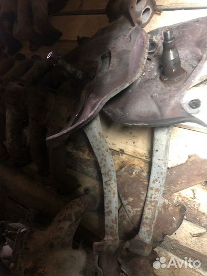 Поворотные кулаки Mercedes w202