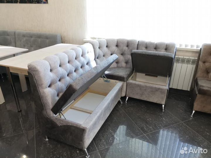 Кухонный уголок с ящиком