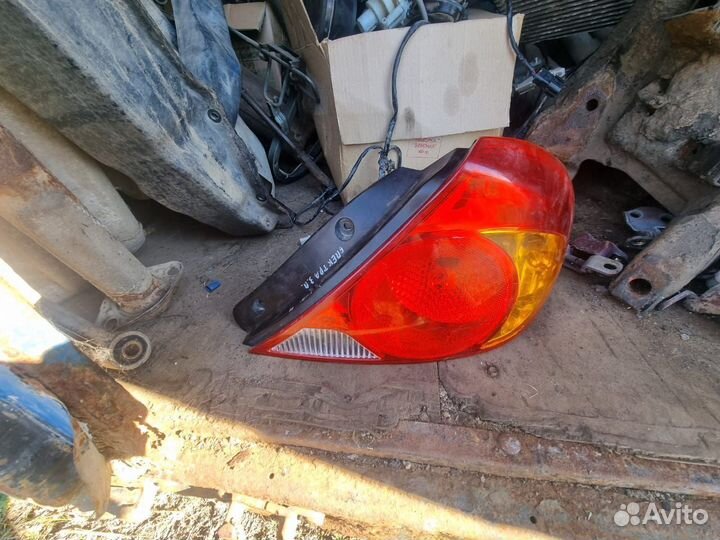 Kia Spectra правый фонарь орига