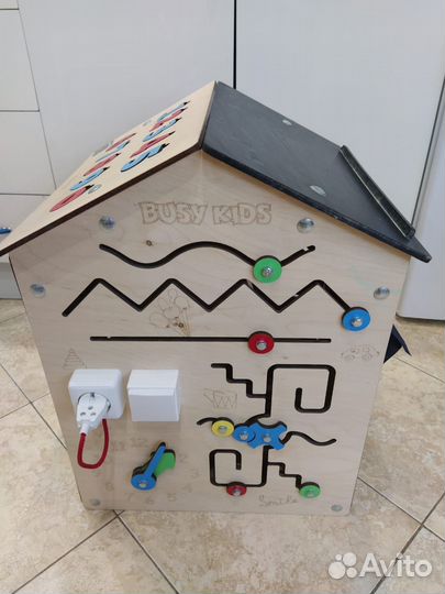 Развивающий домик бизидом бизиборд