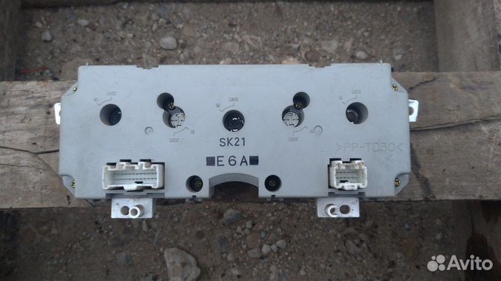 Блок управления климатической установкой Mazda 6