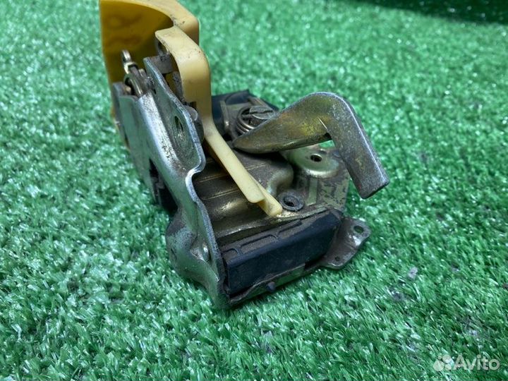 Замок двери передний левый Mercedes-Benz E W124