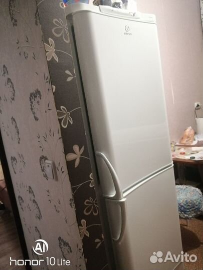 Холодильник б/у Индезит/ноуфрост, камера работает