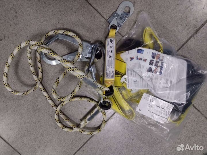 Страховочная привязь