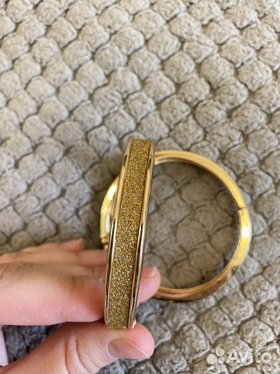 Пара браслетов