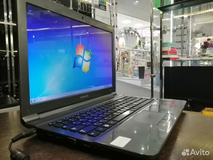 Ноутбук Samsung RC520 Core i3 8GB