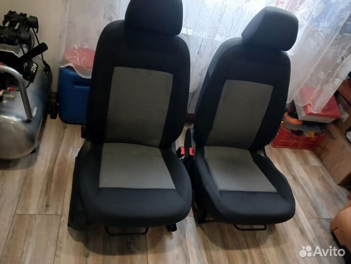 Комплект передних сидений Фольксваген Поло Седан