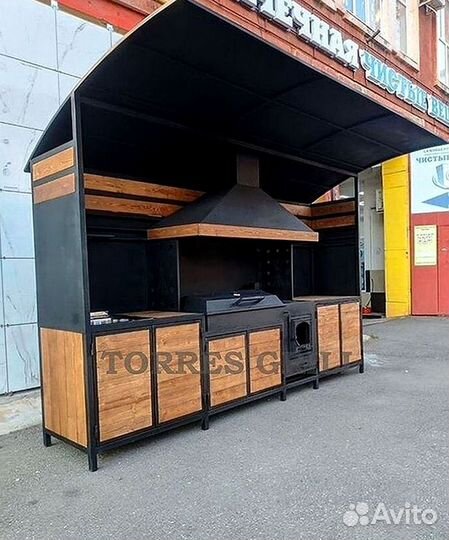 Мангальный комплекс из металла с крышей