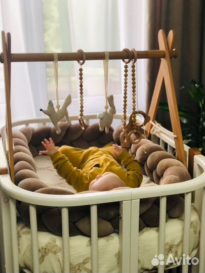 Мобиль деревяный с игрушками, ручной работы