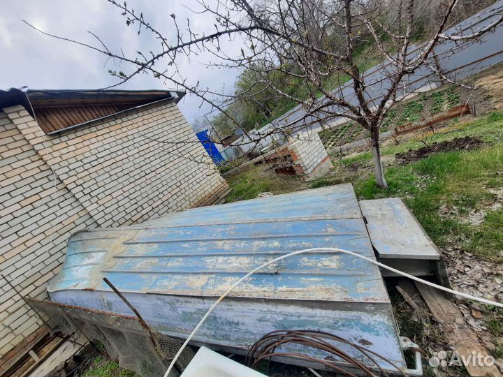 Продаётся лодка