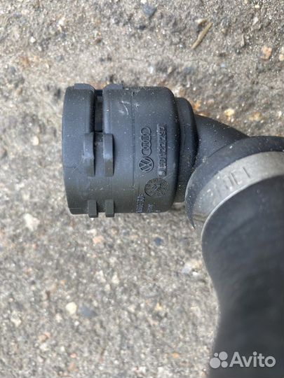 Патрубок охлаждения (радиатора) 4F0121109F Audi A6