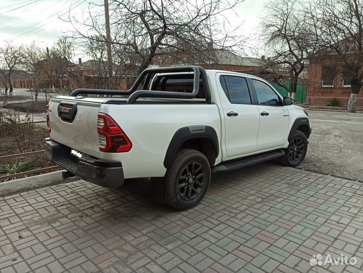 Комплект рестайлинга Hilux Revo в Black Onyx