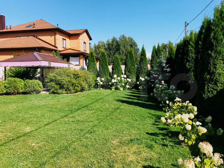 Дом 600 м² на участке 20 сот.