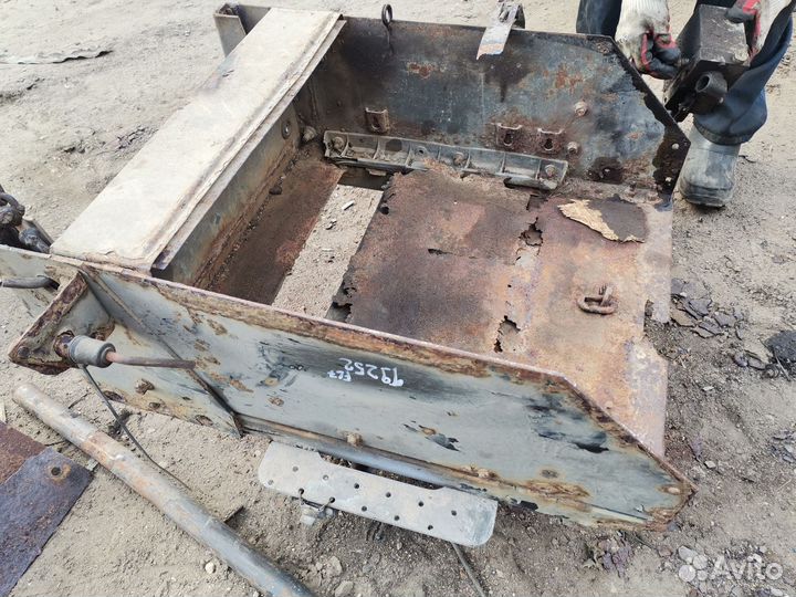 Крепление акб ящик подставка Volvo FL7