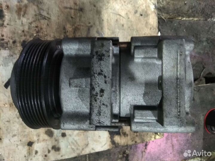 Компрессор автомобильный Hyundai Starex