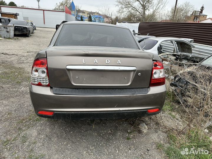 Задняя часть LADA priora 2