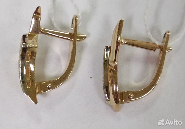 Золотые серьги с бриллиантом (30400)