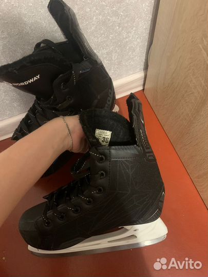 Коньки хоккейные 36 размер