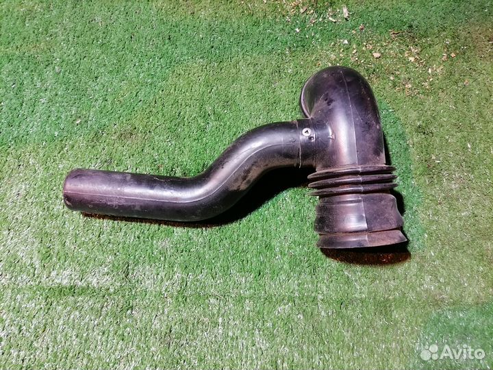 Патрубок воздушного фильтра 46010-AE001 Subaru Leg