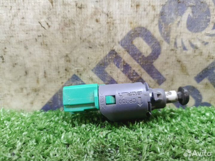 Датчик педали сцепления Renault Fluence седан 1.6