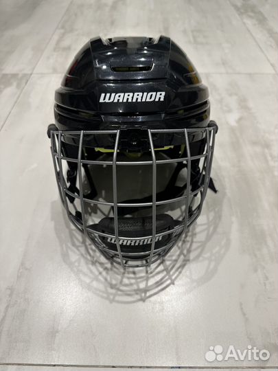 Продаю хоккейный шлем