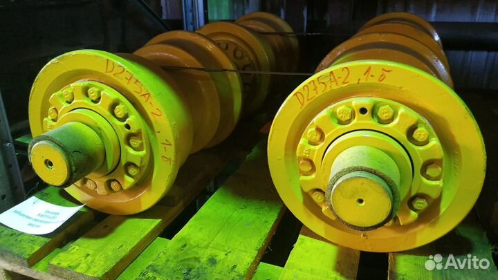 17M-30-00220 каток опорный Komatsu D275A