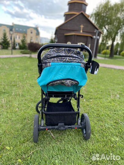 Прогулочная коляска с надувными колесами
