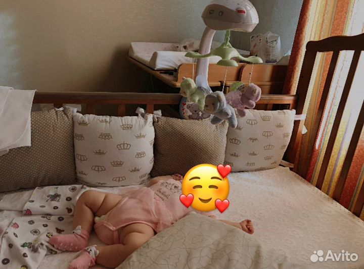 Детская кроватка с маятником