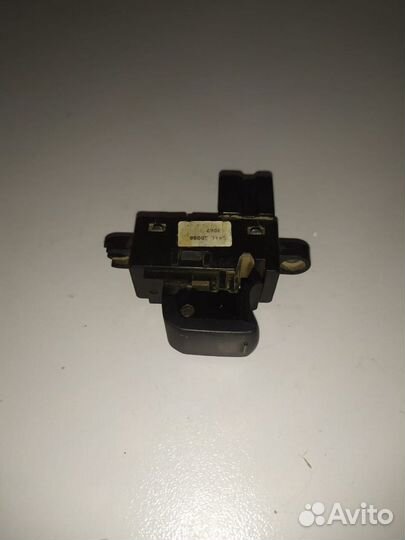 Кнопка стеклоподъемника Nissan Qashqai 2008