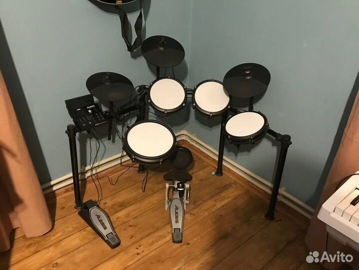 Электронная барабанная установка Alesis nitro MAX