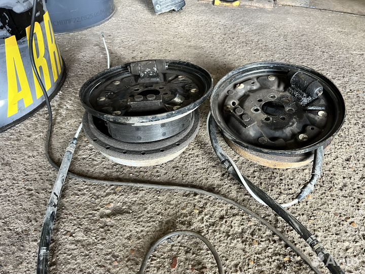 Комплект задних тормозов skoda fabia 2+ручник