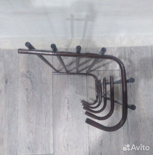 Вешалка настенная металлическая